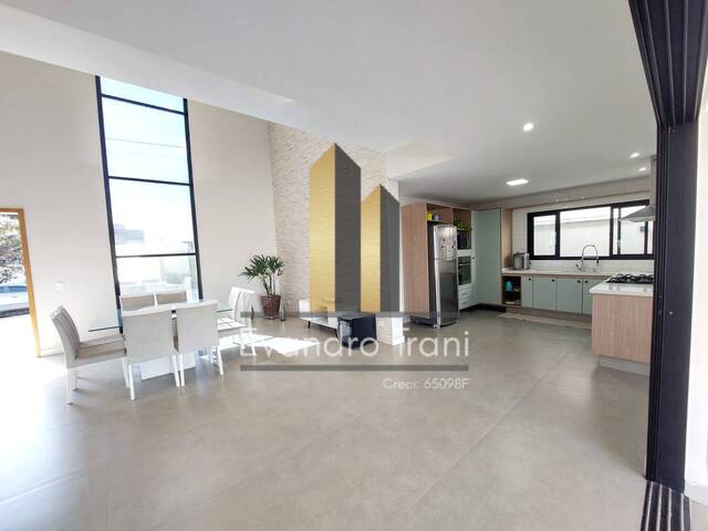#698 - Casa para Venda em São José dos Campos - SP