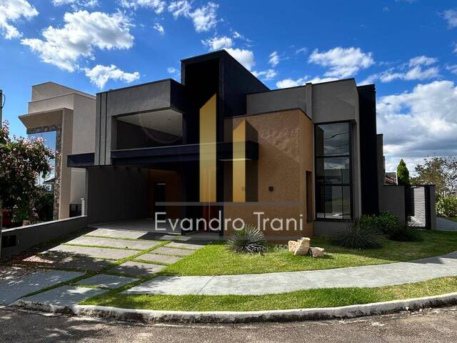 #702 - Casa para Venda em Caçapava - SP