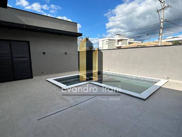 #702 - Casa para Venda em Caçapava - SP