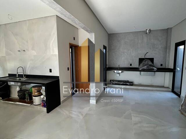 Casa para Venda em São José dos Campos - 3
