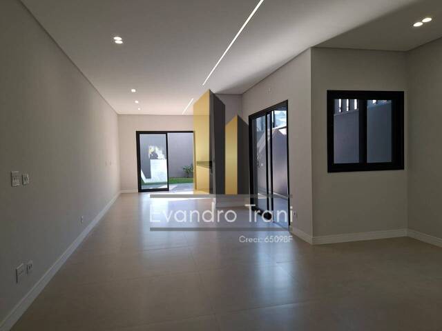 Casa para Venda em São José dos Campos - 4