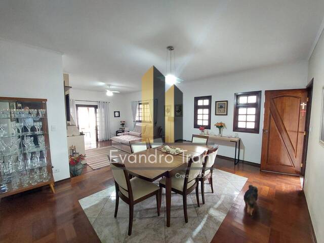 #718 - Casa para Venda em São José dos Campos - SP