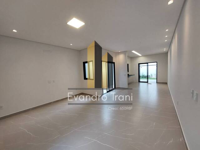 Casa para Venda em São José dos Campos - 4