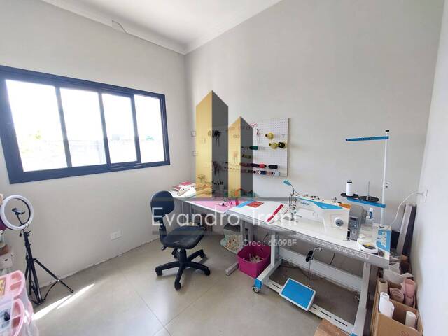Casa para Venda em São José dos Campos - 4
