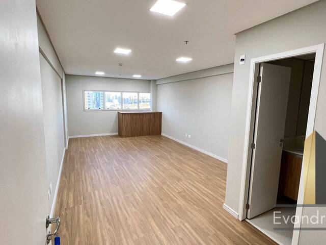 #743 - Sala para Venda em São José dos Campos - SP