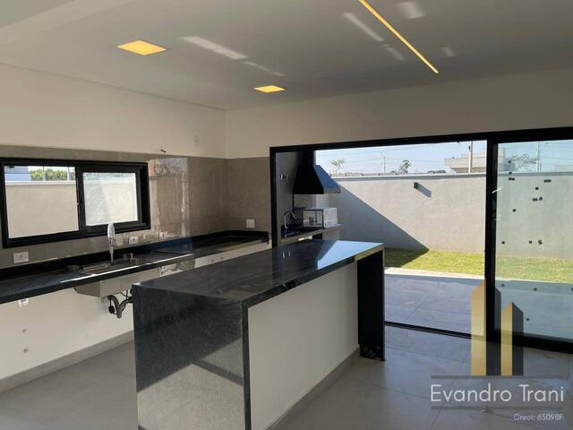 Casa para Venda em São José dos Campos - 4