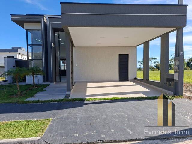 #818 - Casa para Venda em São José dos Campos - SP