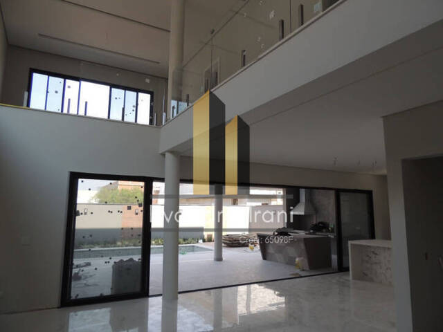 Casa para Venda em São José dos Campos - 3