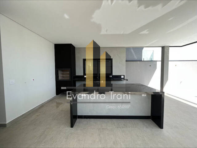 Casa para Venda em São José dos Campos - 4