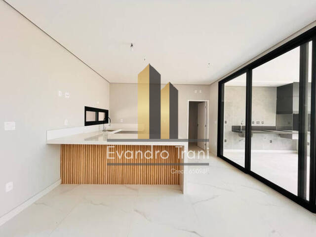 Casa para Venda em São José dos Campos - 3