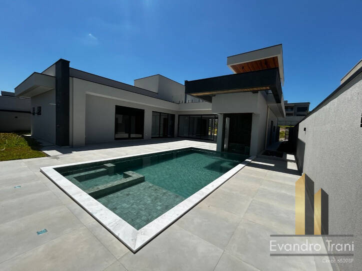 Casa com 3 suítes à venda - Colinas do Paratehy - S. J. dos Campos/SP