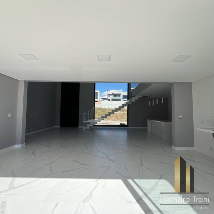 Casa com 3 suítes à venda - Colinas do Paratehy - S. J. dos Campos/SP
