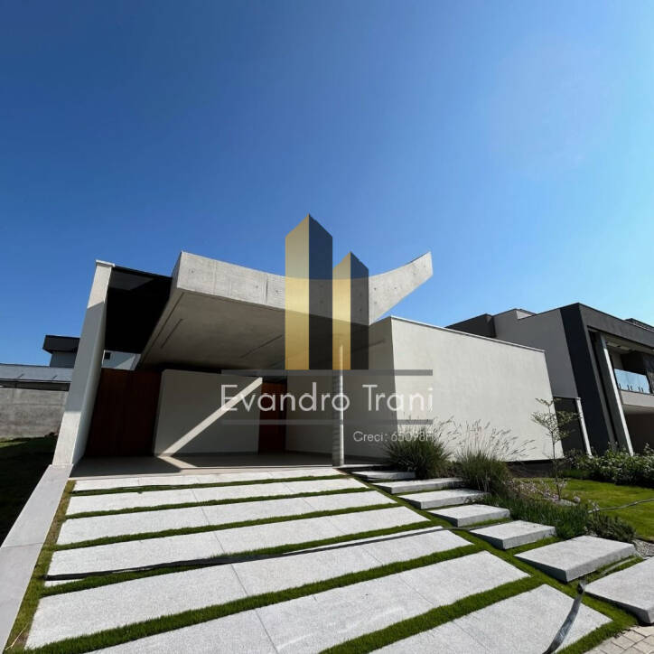 Casa à venda com 3 quartos, 239m² - Foto 2