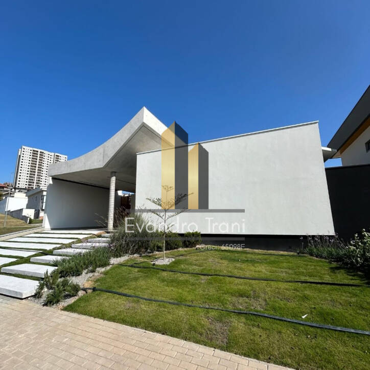 Casa à venda com 3 quartos, 239m² - Foto 3