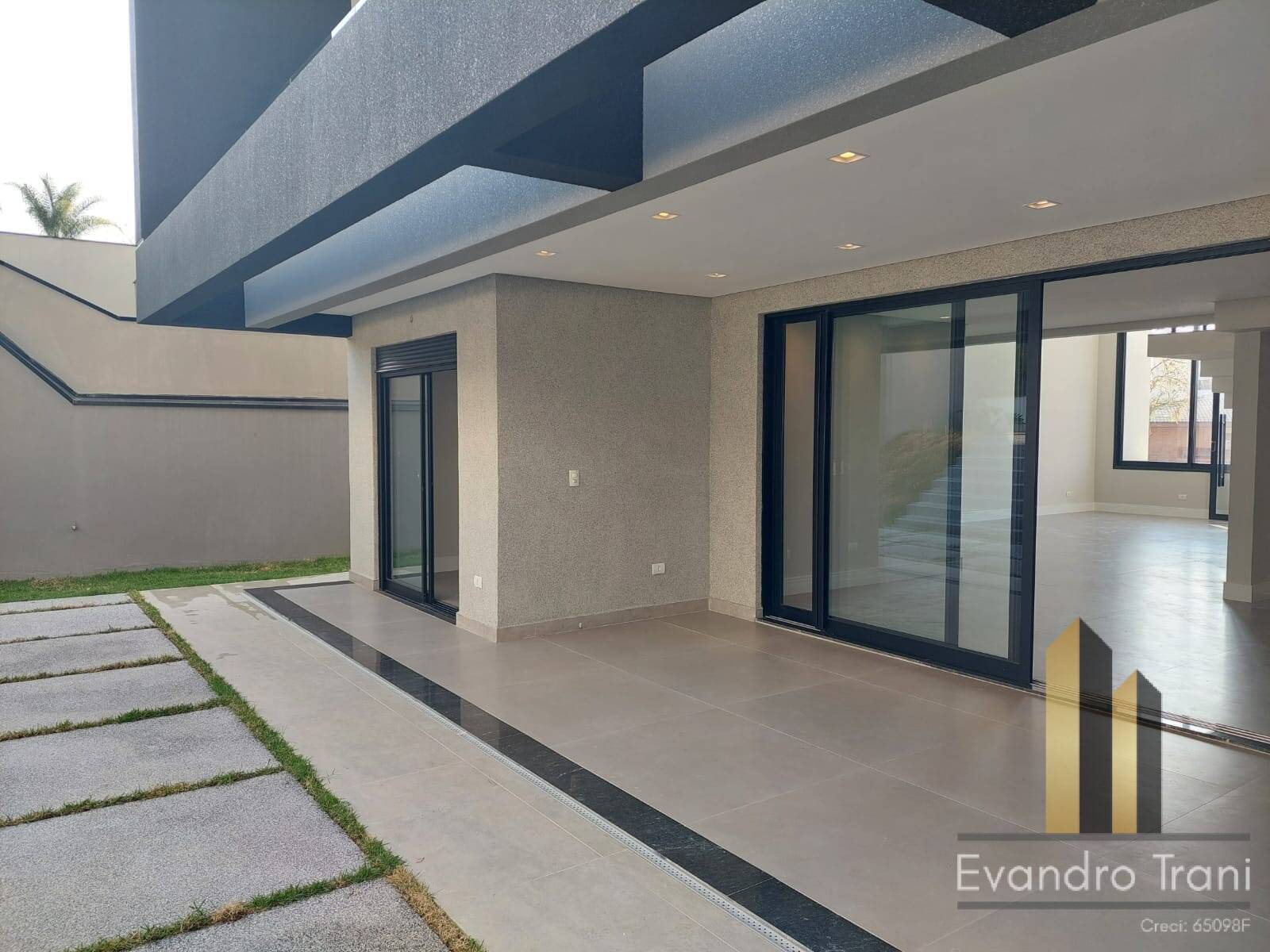 Casa 5 Suítes à venda - Alphaville - SJCampos.