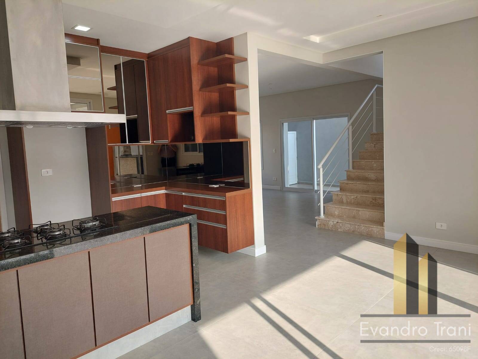 Casa, 5 quartos, 233 m² - Foto 1