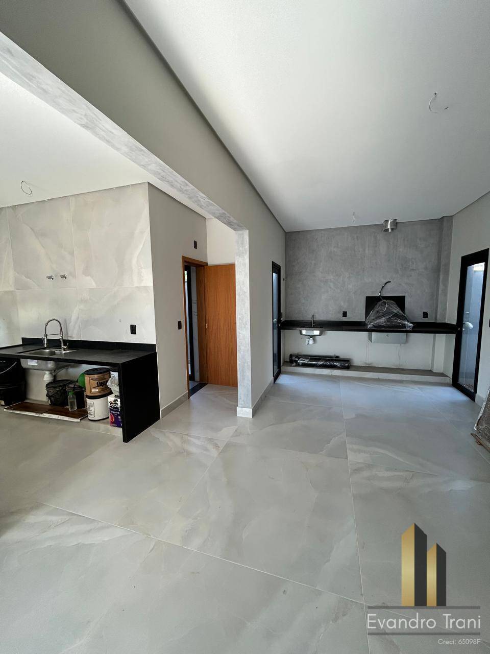 Casa à venda com 3 quartos, 164m² - Foto 3