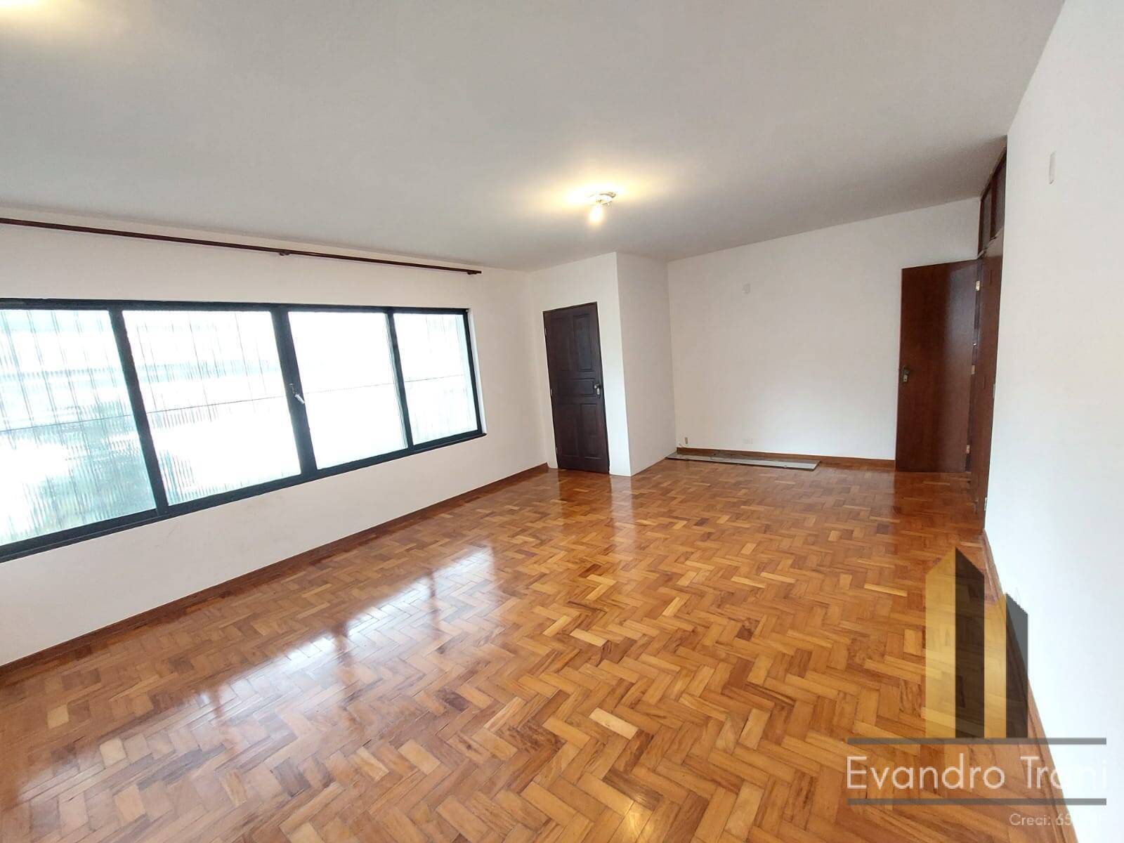 Casa à venda com 3 quartos, 238m² - Foto 3