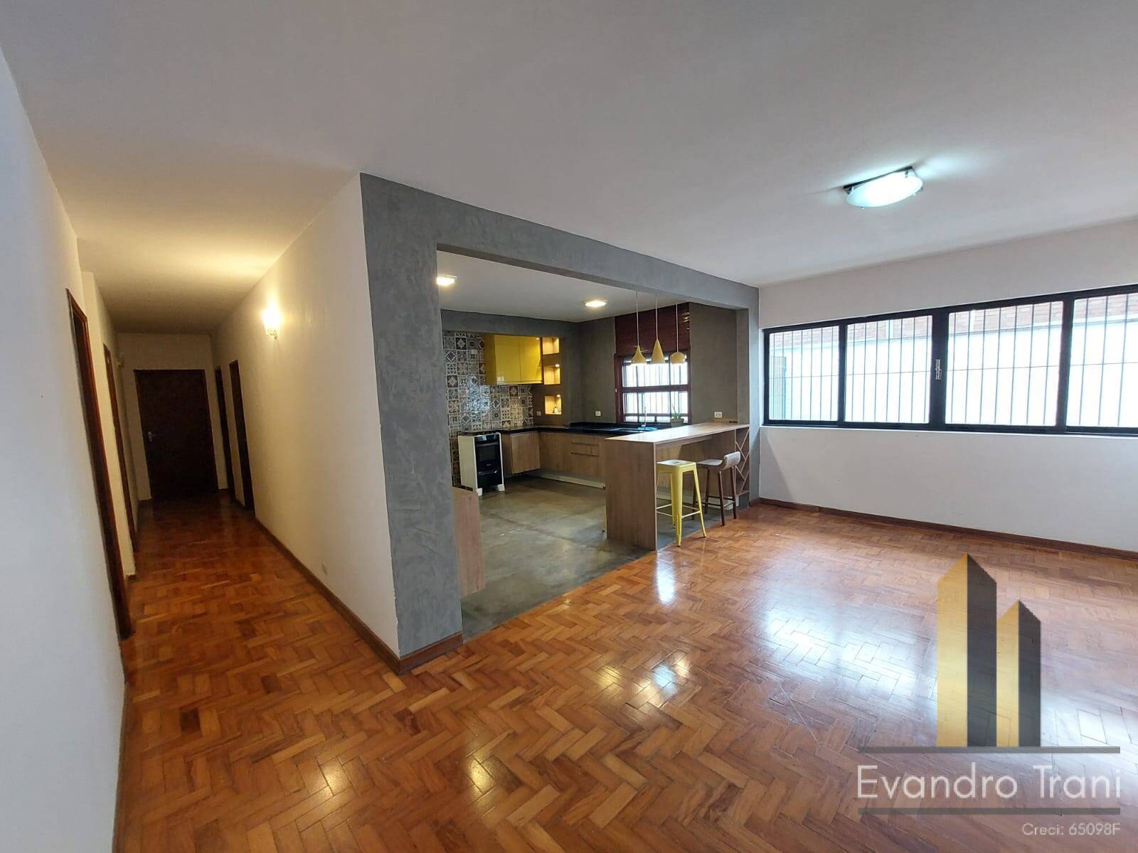 Casa à venda com 3 quartos, 238m² - Foto 2