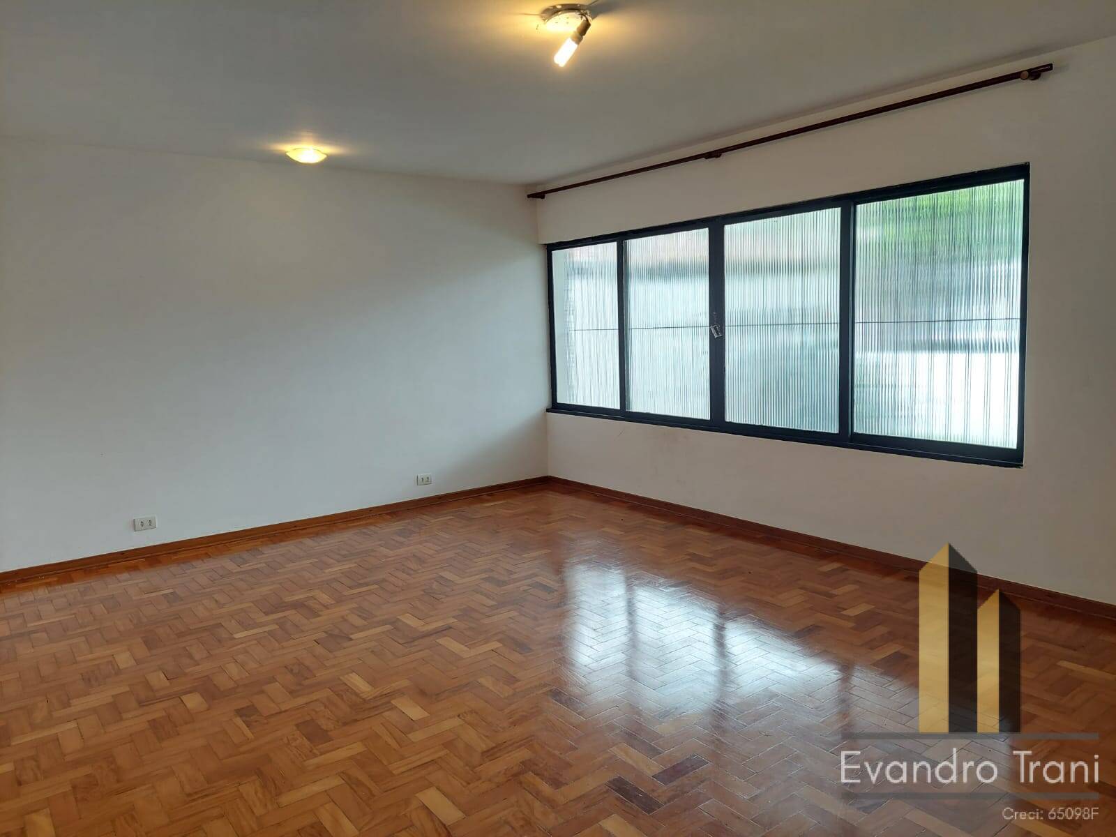 Casa à venda com 3 quartos, 238m² - Foto 4