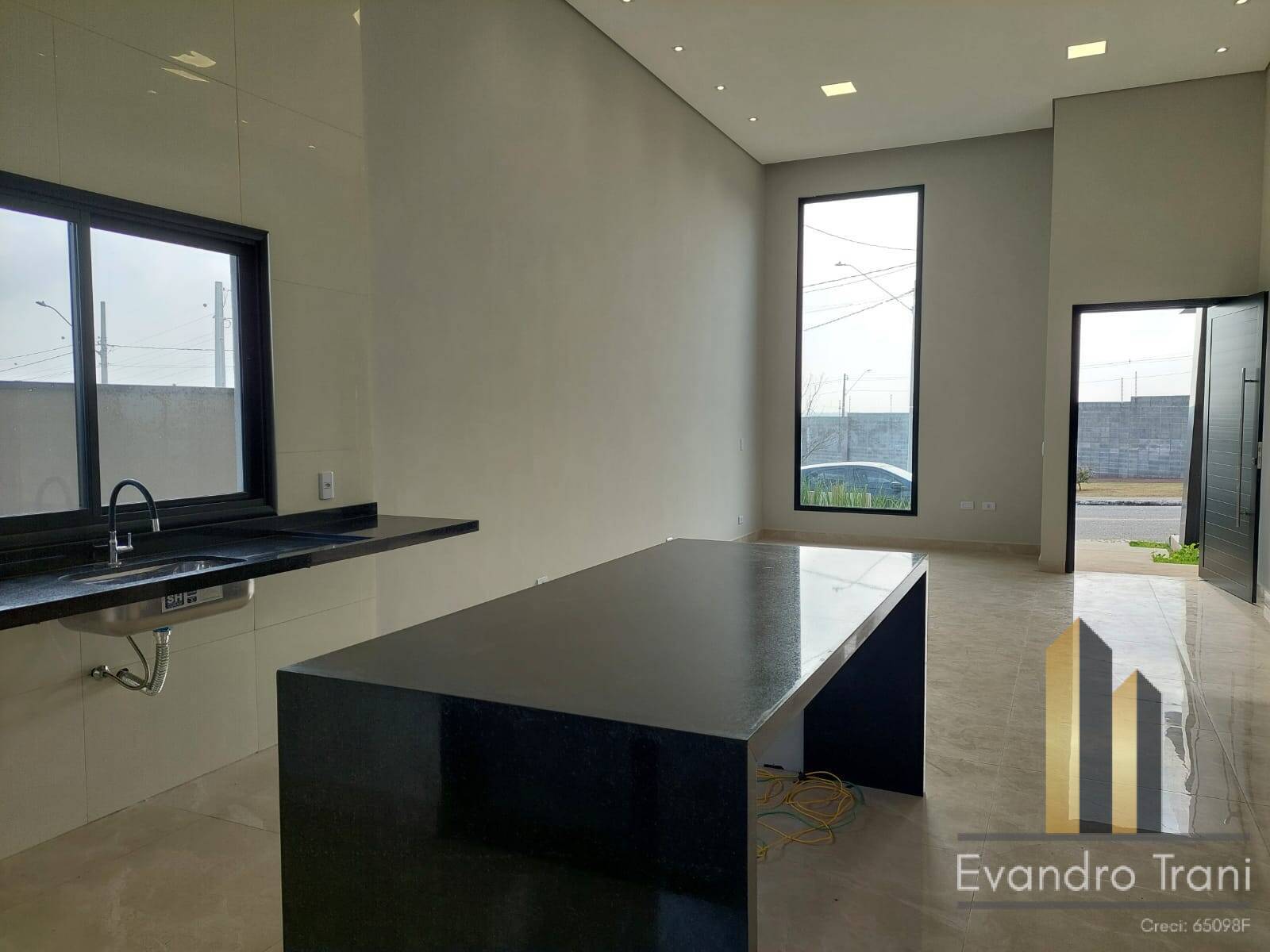 Casa à venda com 3 quartos, 170m² - Foto 1