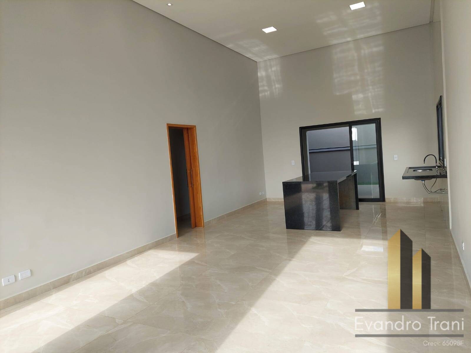 Casa à venda com 3 quartos, 170m² - Foto 2