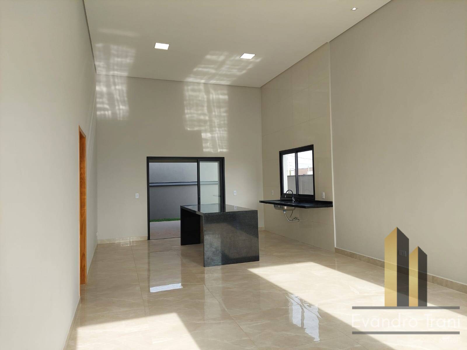 Casa à venda com 3 quartos, 170m² - Foto 4