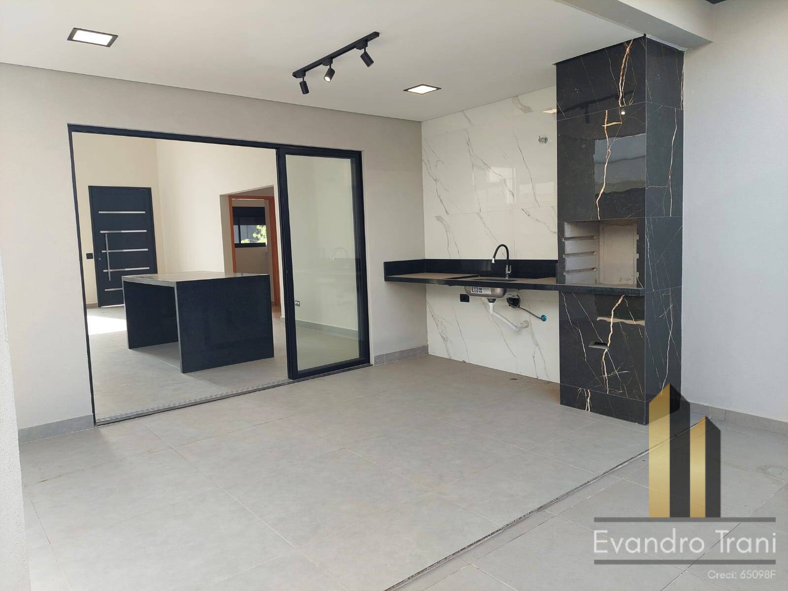 Casa à venda com 3 quartos, 153m² - Foto 1
