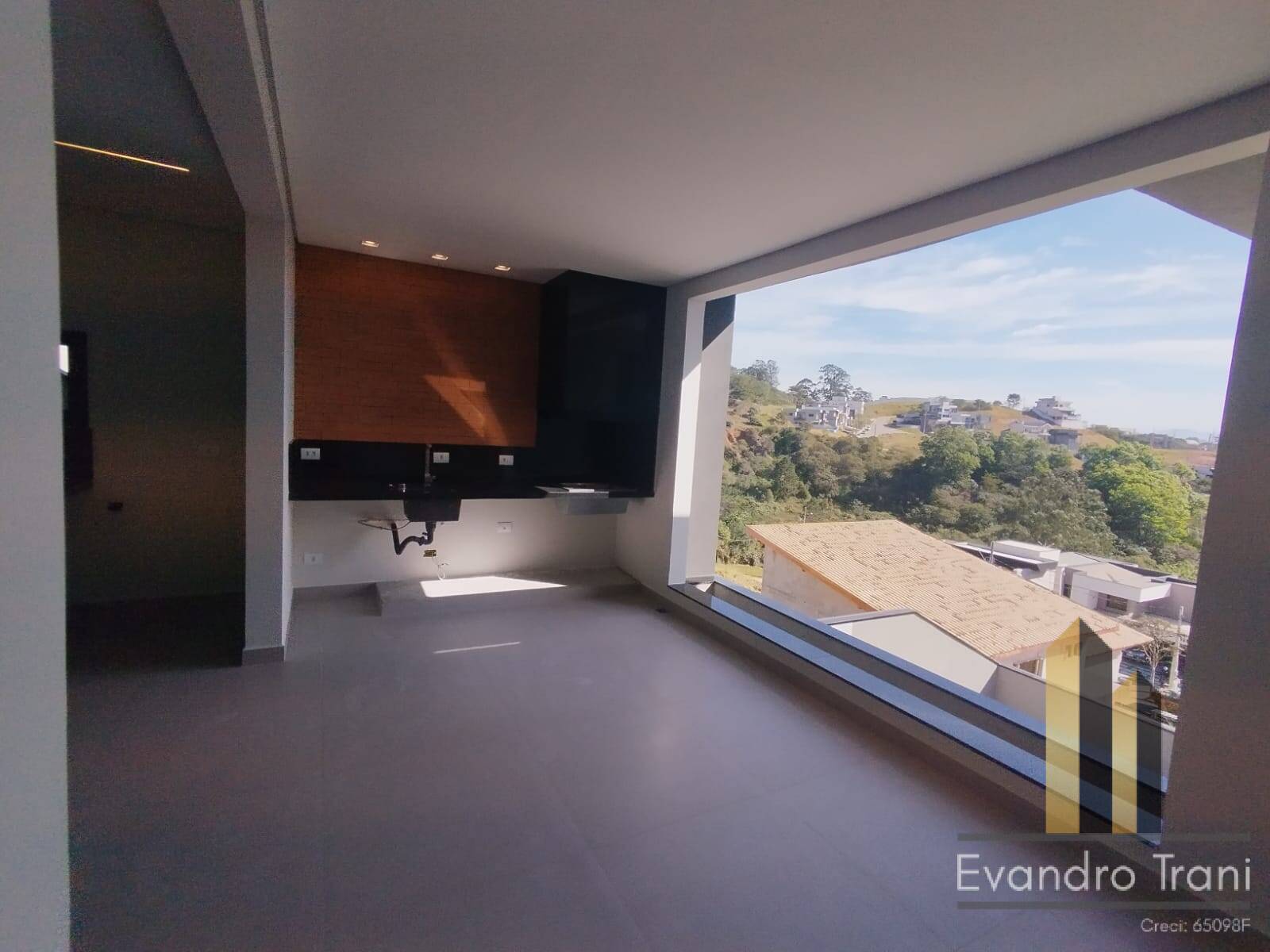Casa à venda com 3 quartos, 169m² - Foto 2