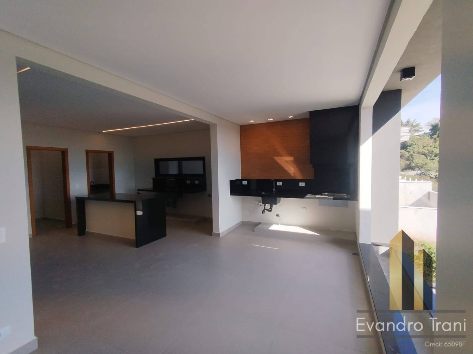 Casa à venda com 3 quartos, 169m² - Foto 1