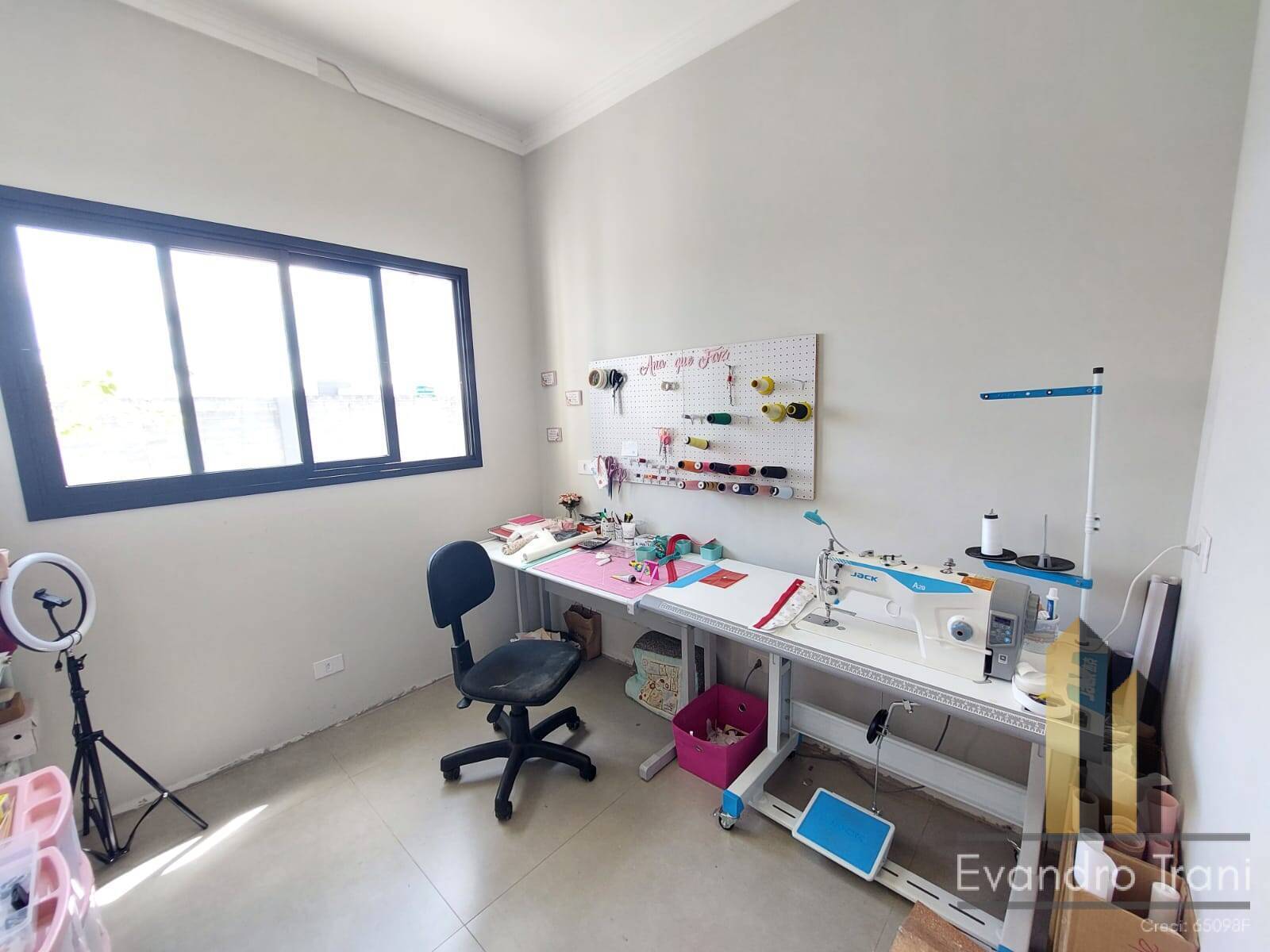 Casa à venda com 4 quartos, 311m² - Foto 4