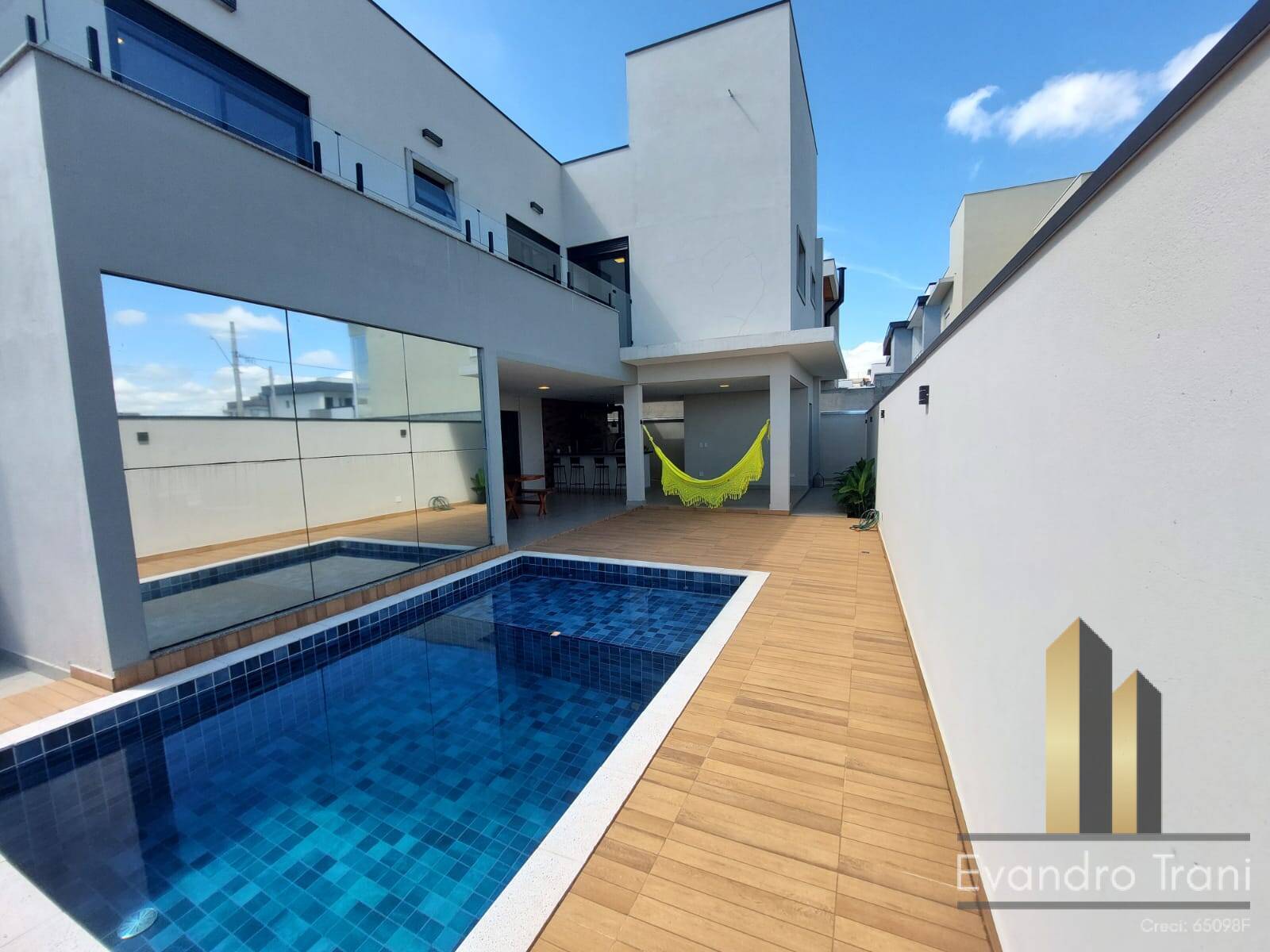 Casa à venda com 4 quartos, 311m² - Foto 14