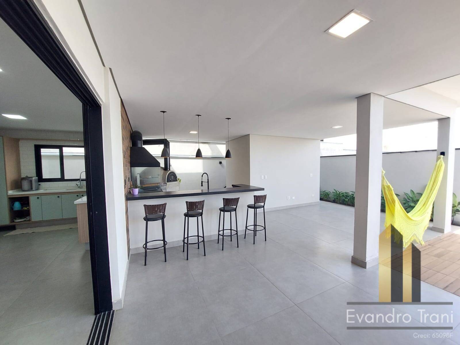 Casa à venda com 4 quartos, 311m² - Foto 29