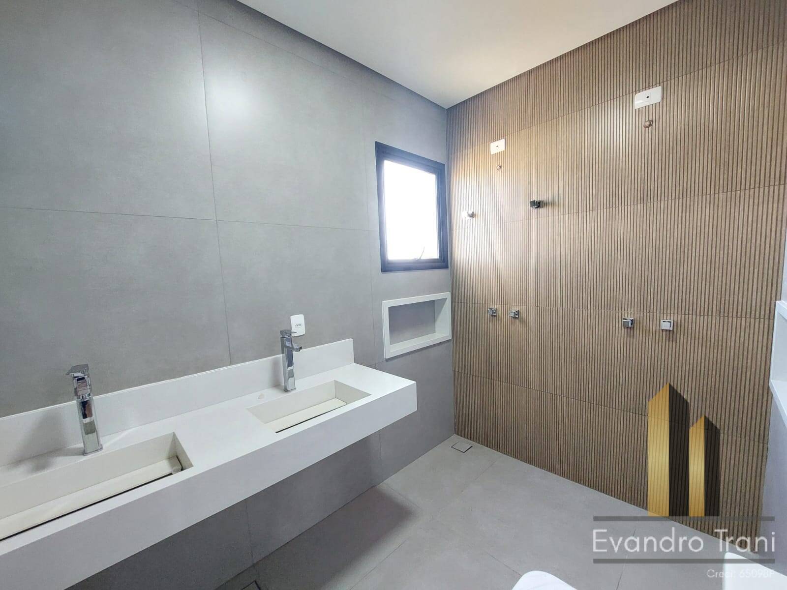 Casa à venda com 3 quartos, 224m² - Foto 3