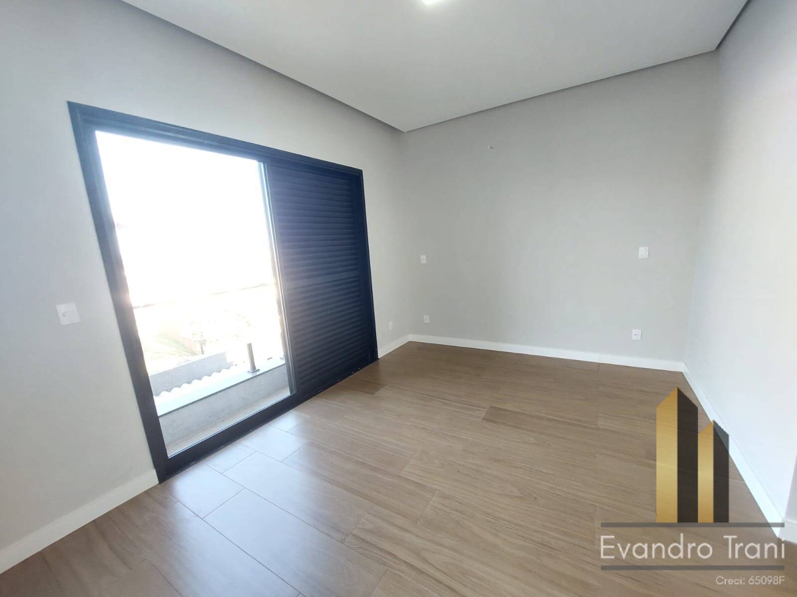 Casa à venda com 3 quartos, 224m² - Foto 6
