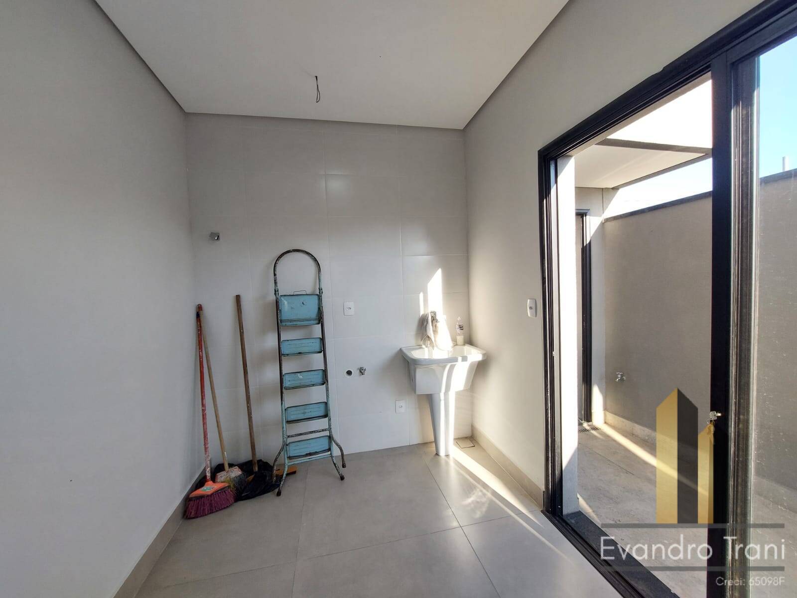 Casa à venda com 3 quartos, 224m² - Foto 9