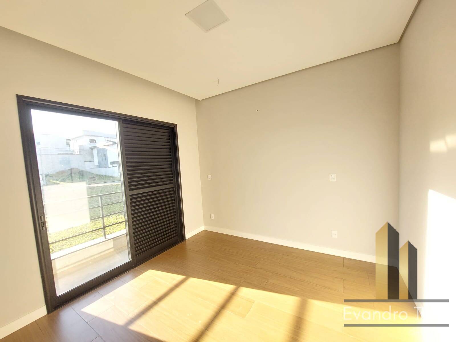 Casa à venda com 3 quartos, 224m² - Foto 11