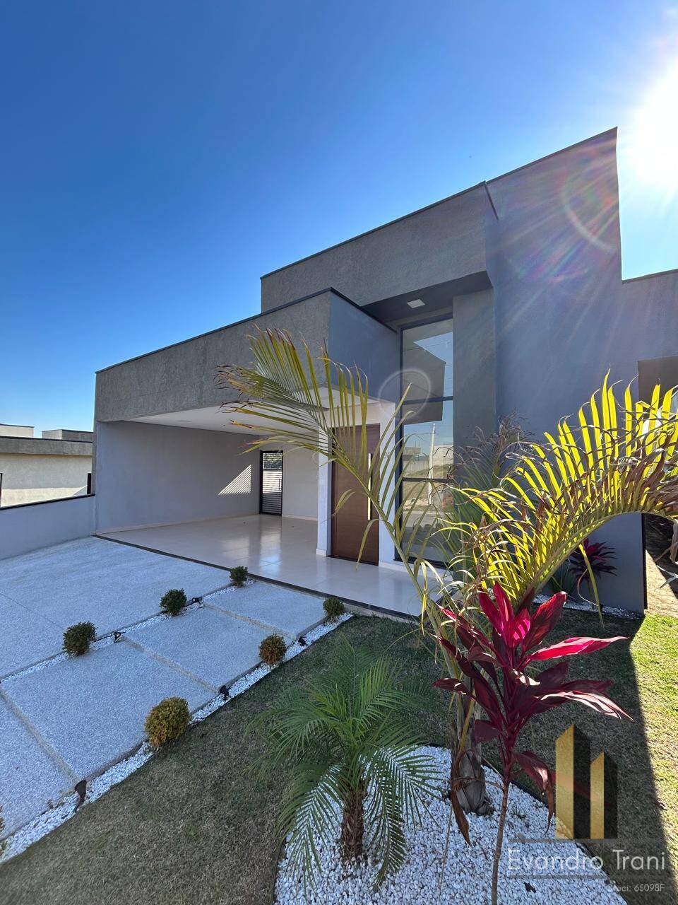 Casa à venda com 3 quartos, 192m² - Foto 1