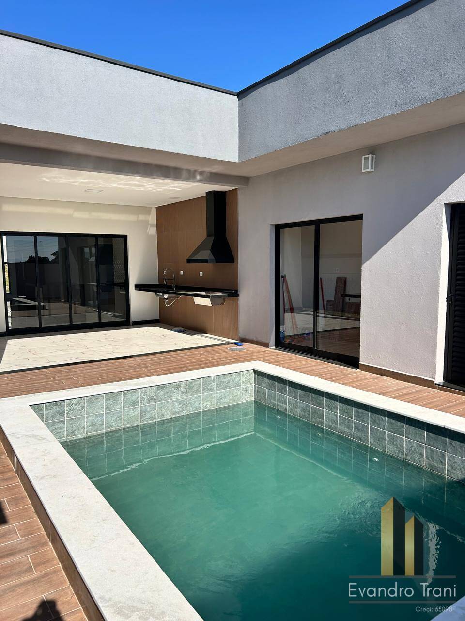 Casa à venda com 3 quartos, 192m² - Foto 2