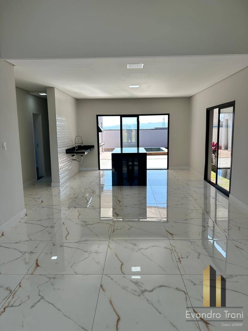 Casa à venda com 3 quartos, 192m² - Foto 3