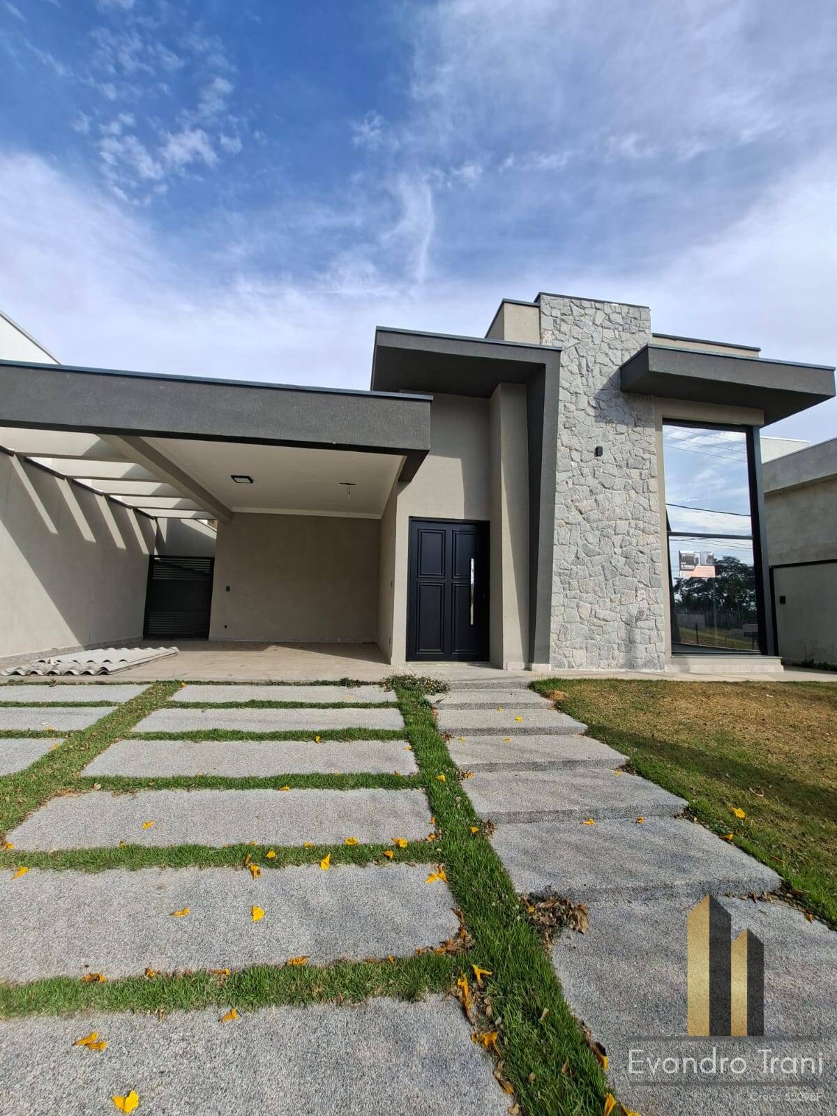 Casa à venda com 3 quartos, 300m² - Foto 2