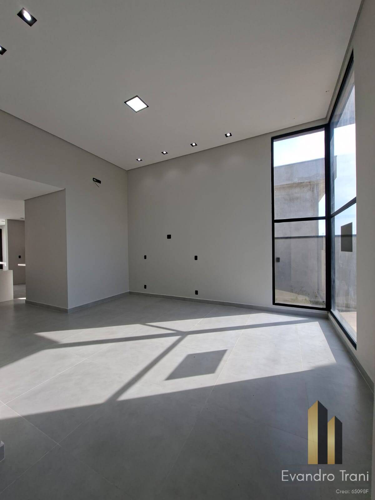 Casa à venda com 3 quartos, 300m² - Foto 3