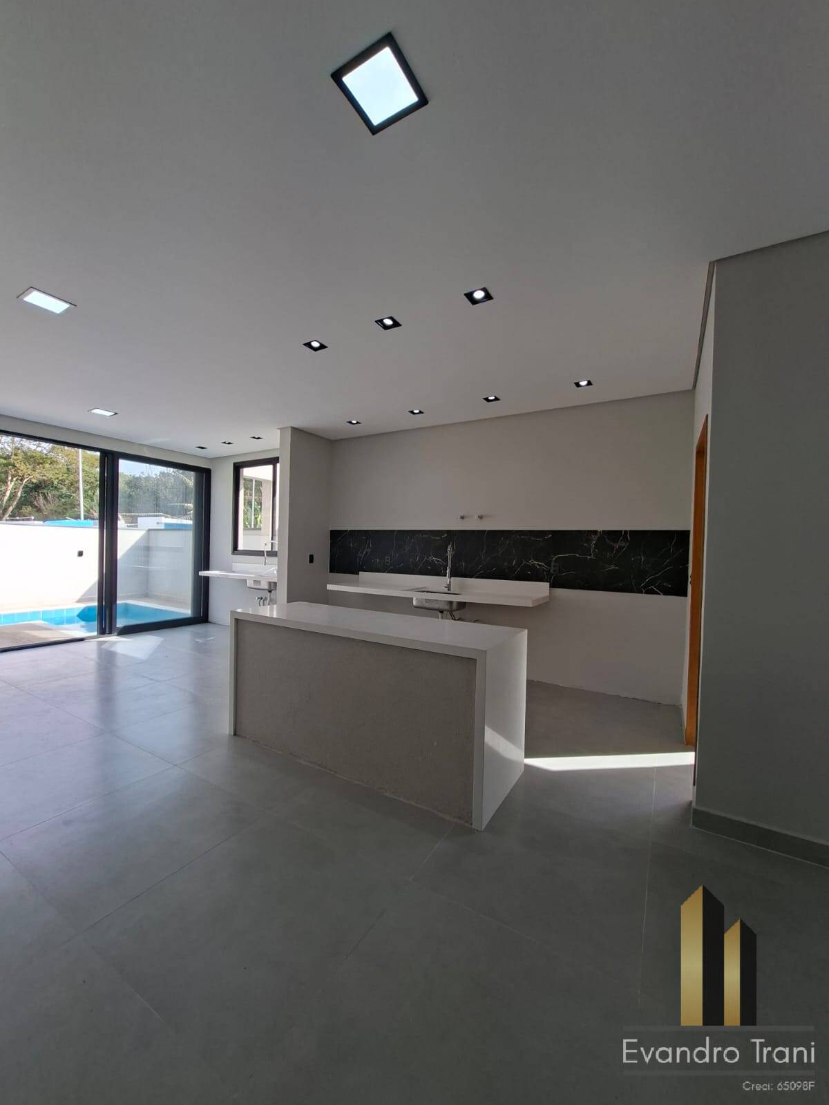 Casa à venda com 3 quartos, 300m² - Foto 6