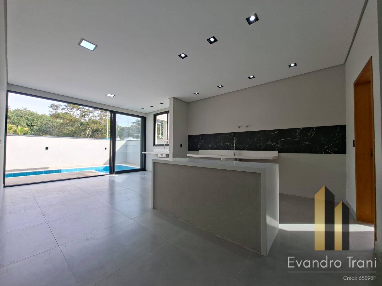 Casa à venda com 3 quartos, 300m² - Foto 9