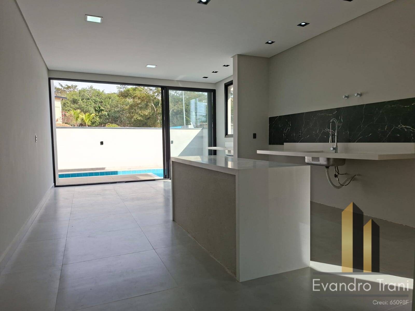 Casa à venda com 3 quartos, 300m² - Foto 10