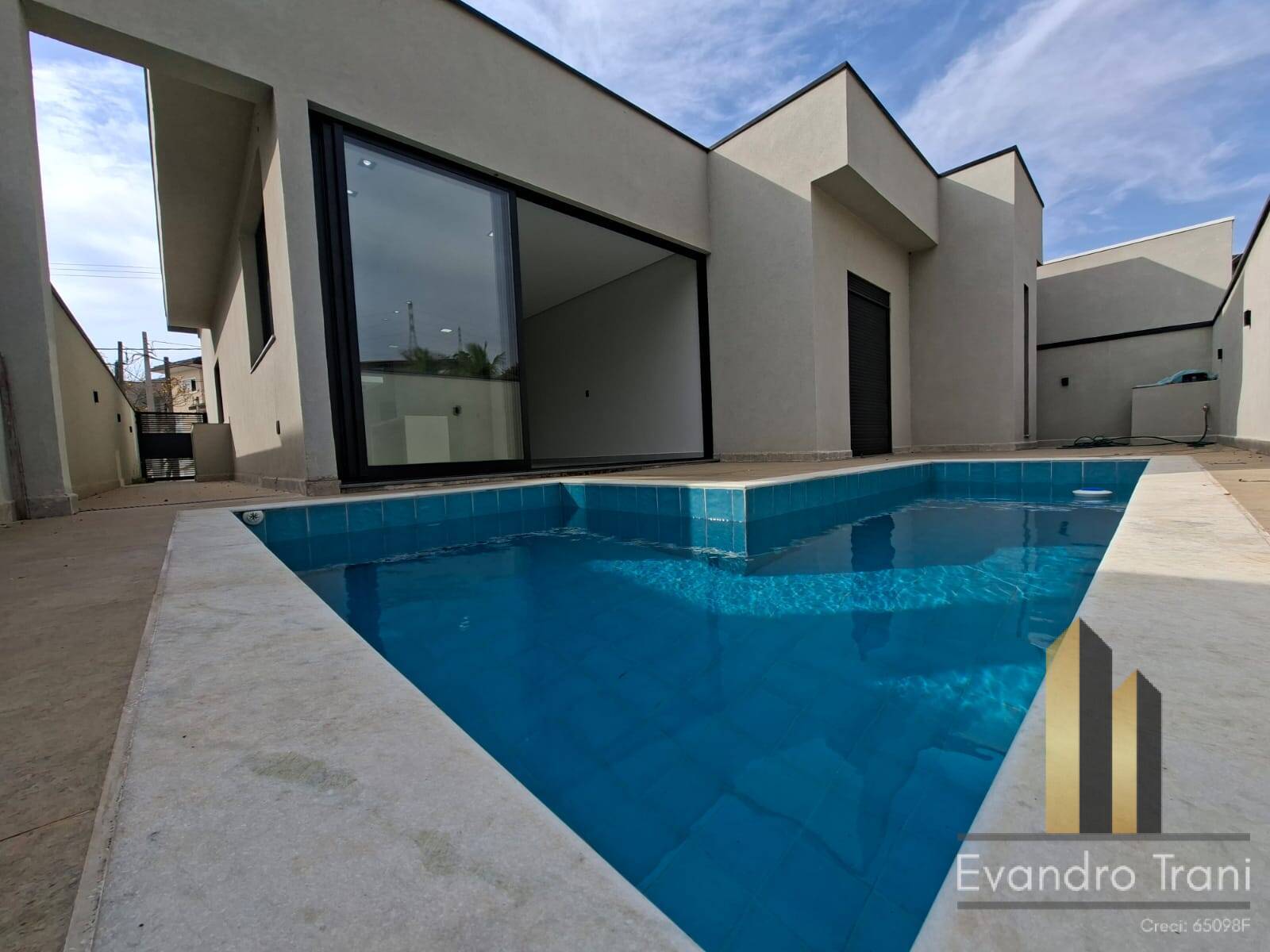 Casa à venda com 3 quartos, 300m² - Foto 11