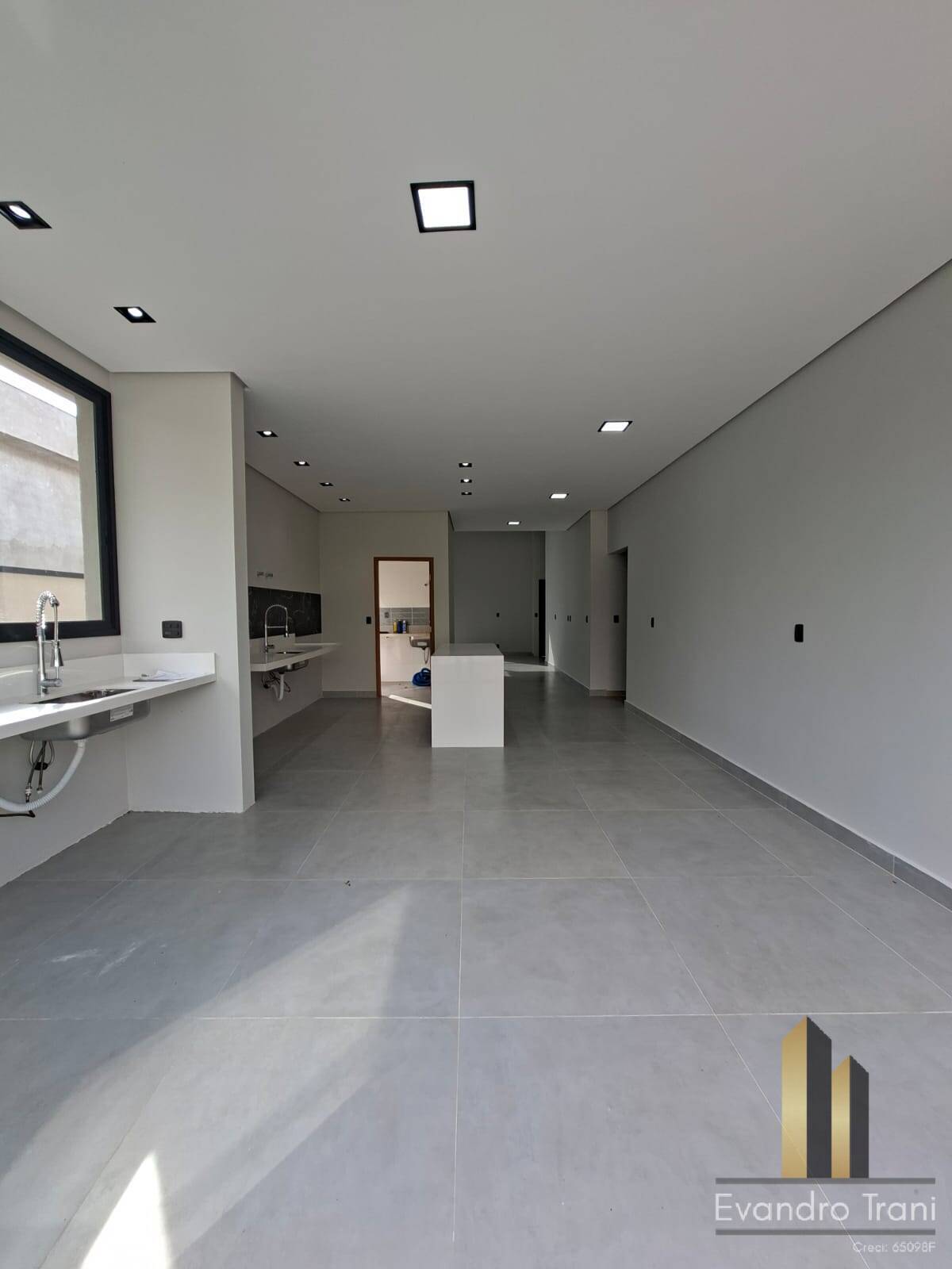 Casa à venda com 3 quartos, 300m² - Foto 25