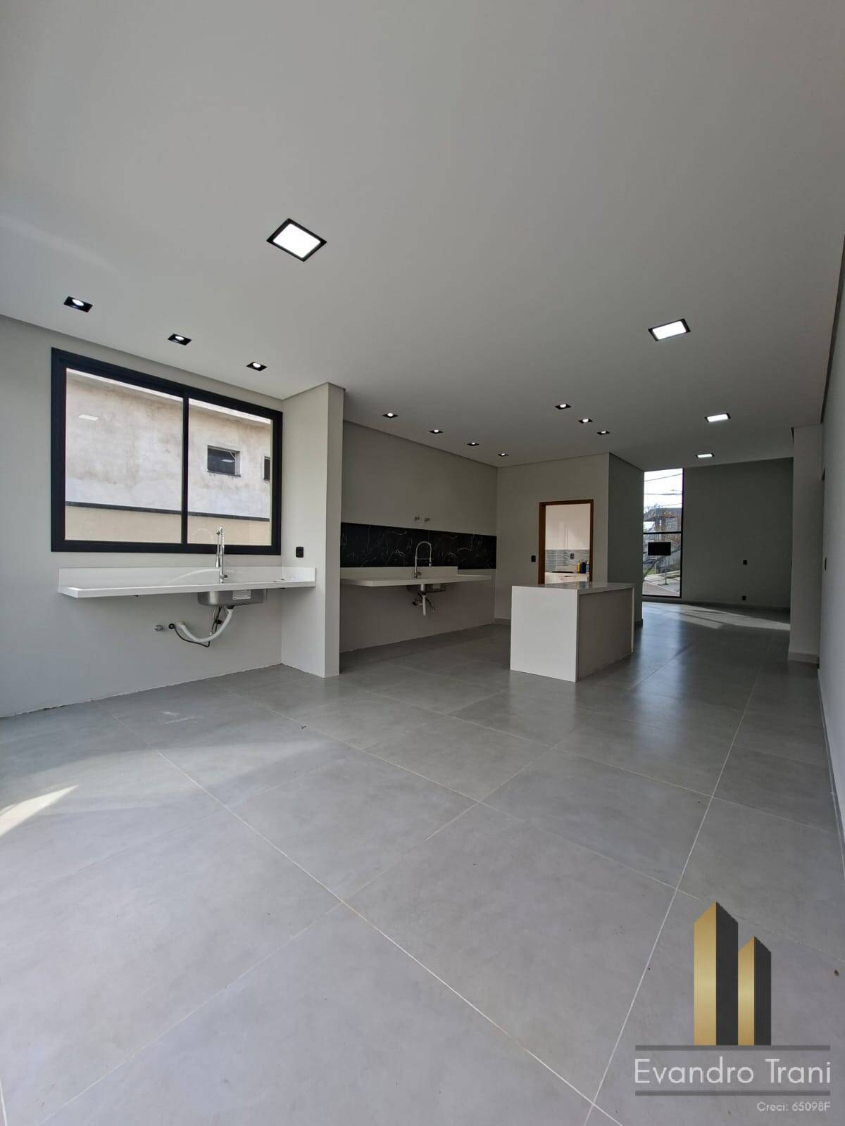 Casa à venda com 3 quartos, 300m² - Foto 27