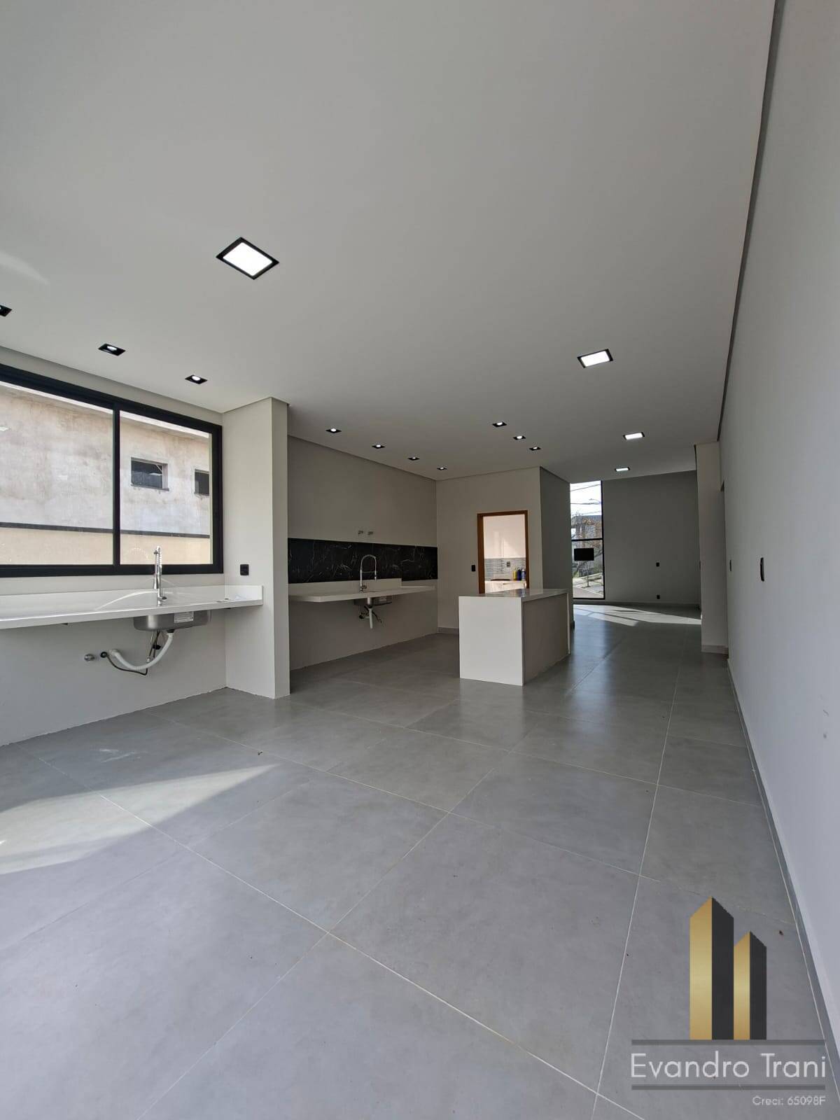 Casa à venda com 3 quartos, 300m² - Foto 32