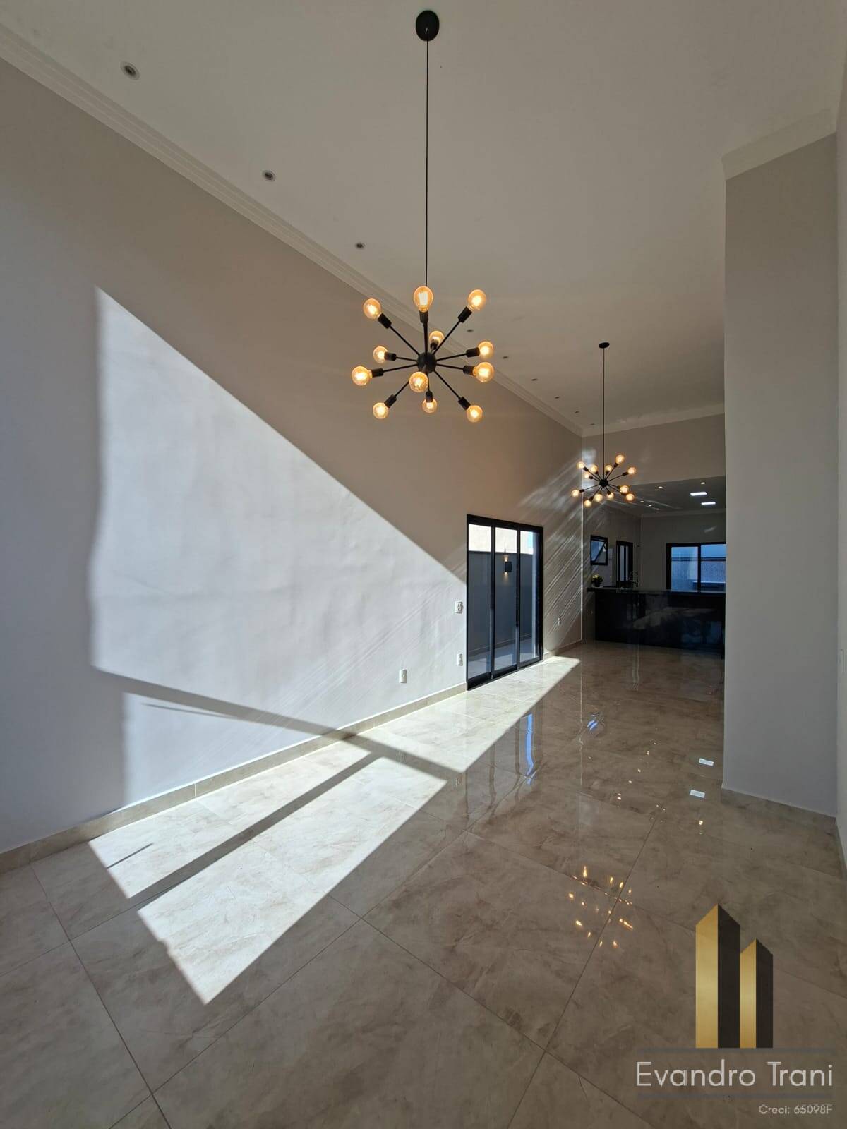 Casa à venda com 3 quartos, 250m² - Foto 3